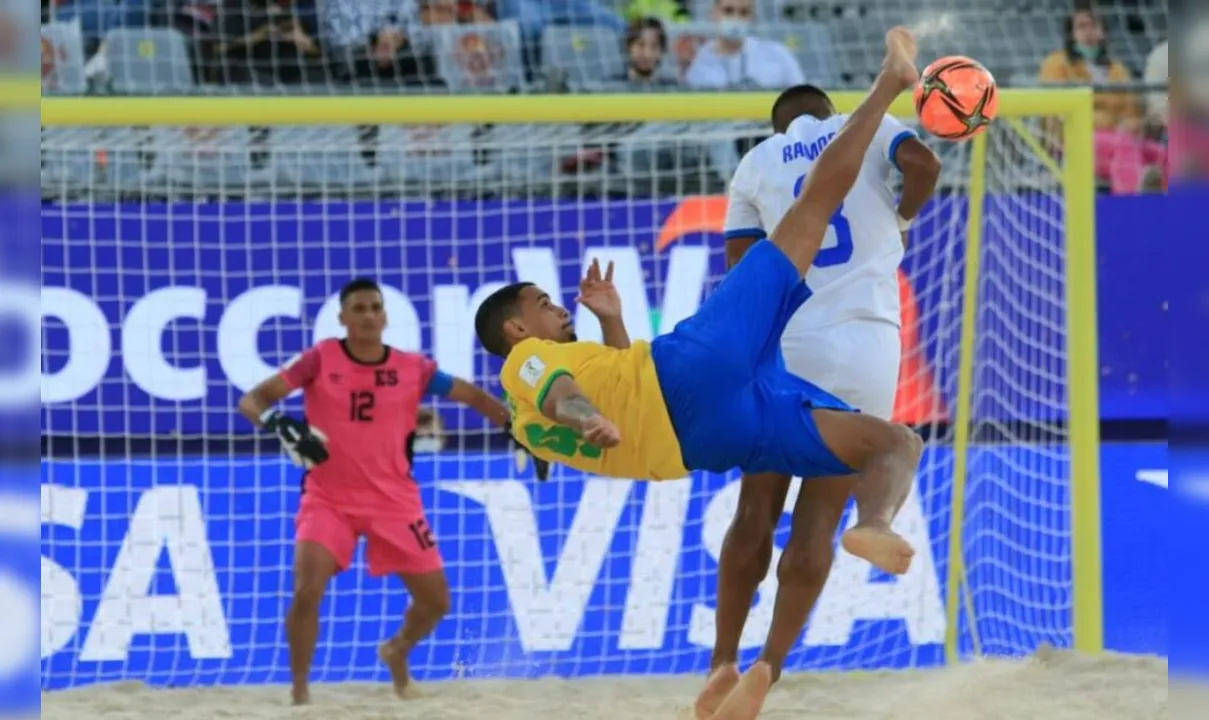 Imagem ilustrativa da imagem Na marra, Brasil vira sobre El Salvador e vence a primeira no beach soccer
