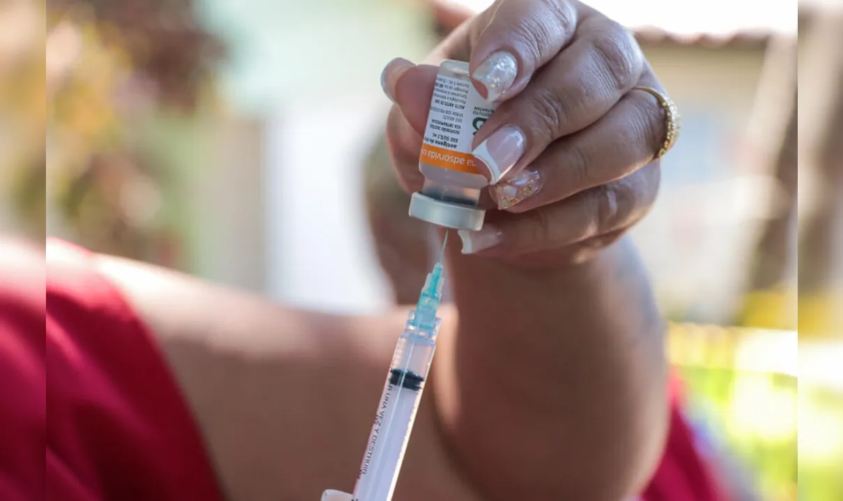 Imagem ilustrativa da imagem Rio distribui mais de 200 mil doses de vacina contra Covid-19 nesta quinta