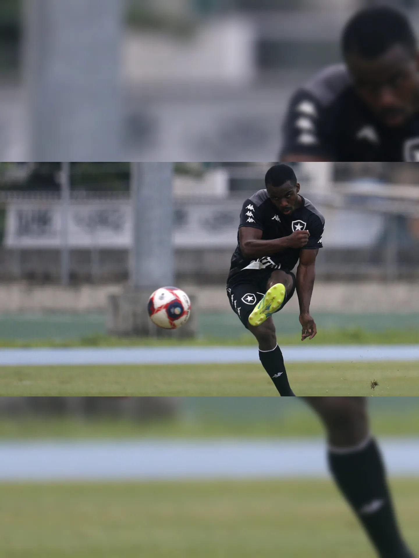 Imagem ilustrativa da imagem Jogador do Botafogo denuncia abordagem racista de policiais em blitz