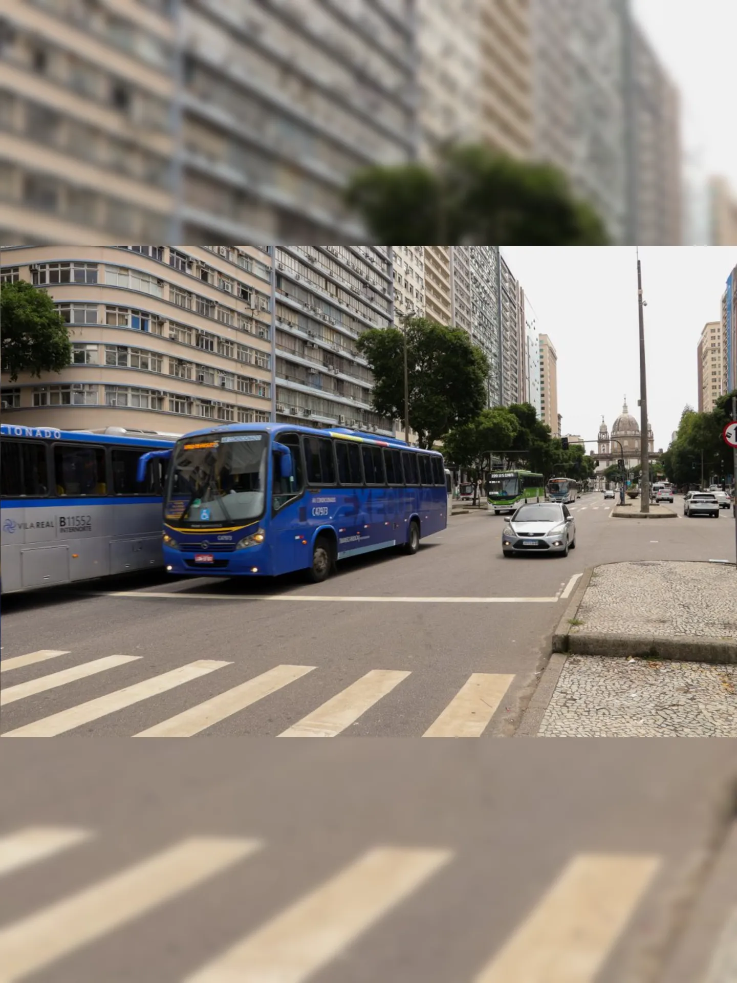 Imagem ilustrativa da imagem Bloqueios para impedir entrada de ônibus e vans fretados no Rio