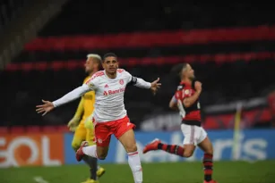 Imagem ilustrativa da imagem Flamengo leva baile no Maracanã; Renato Gaúcho foca na arbitragem