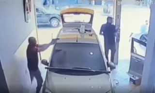 Imagem ilustrativa da imagem Vídeo mostra PM reagindo a tentativa de assalto em loja de Niterói
