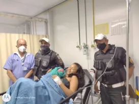 Imagem ilustrativa da imagem Policiais socorrem grávida durante trabalho de parto em São Gonçalo
