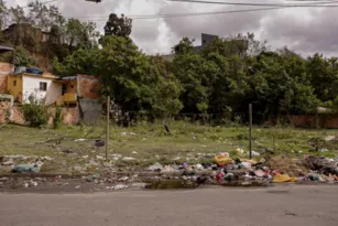 Imagem ilustrativa da imagem Homem é encontrado morto em terreno baldio em SG