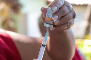 Imagem ilustrativa da imagem Rio distribui mais de 200 mil doses de vacina contra Covid-19 nesta quinta