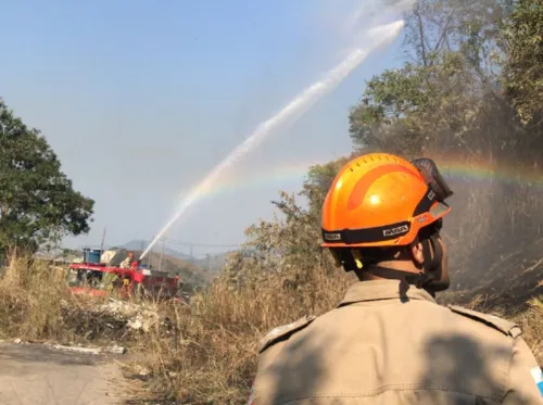 Imagem ilustrativa da imagem Área de Proteção Ambiental tem terceiro dia de incêndios em SG