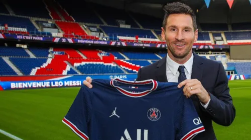 Imagem ilustrativa da imagem Oficial: PSG anuncia Lionel Messi como novo reforço