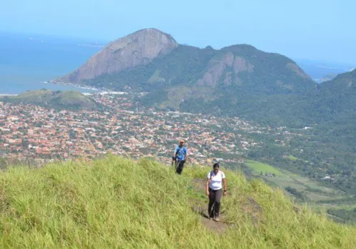 Imagem ilustrativa da imagem Resgate na Pedra de Itaocaia, em Maricá, alerta para cuidados na trilha