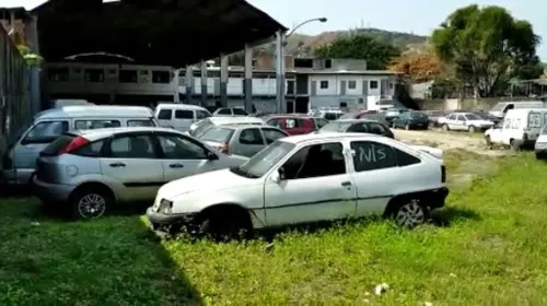 Imagem ilustrativa da imagem Trio que negociava carros roubados é preso em Niterói