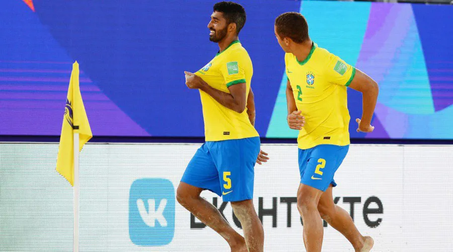 Imagem ilustrativa da imagem Seleção brasileira amassa Belarus e vai às quartas de final no beach soccer