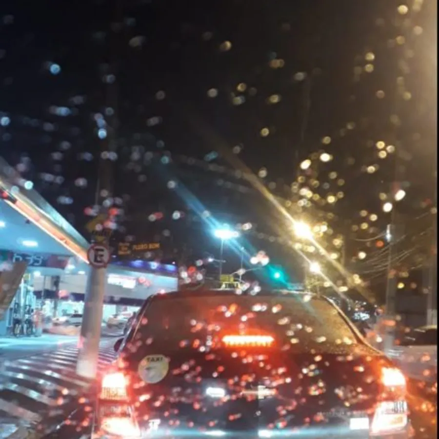 Imagem ilustrativa da imagem Volta para casa com chuva e trânsito intenso em Niterói