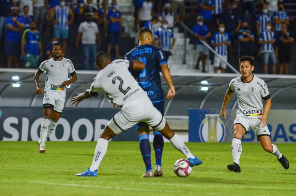Imagem ilustrativa da imagem Botafogo perde para o CSA e quebra sequência de vitórias na Série B