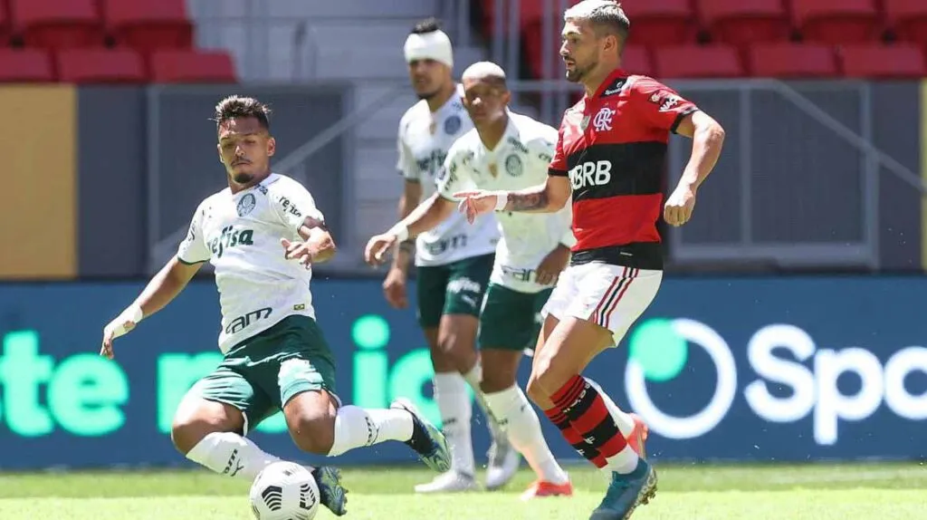 Imagem ilustrativa da imagem Flamengo visita o Palmeiras para tentar entrar no G4 e se aproximar dos líderes