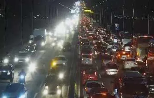 Imagem ilustrativa da imagem Acidente na volta para casa provoca congestionamento na Ponte Rio-Niterói