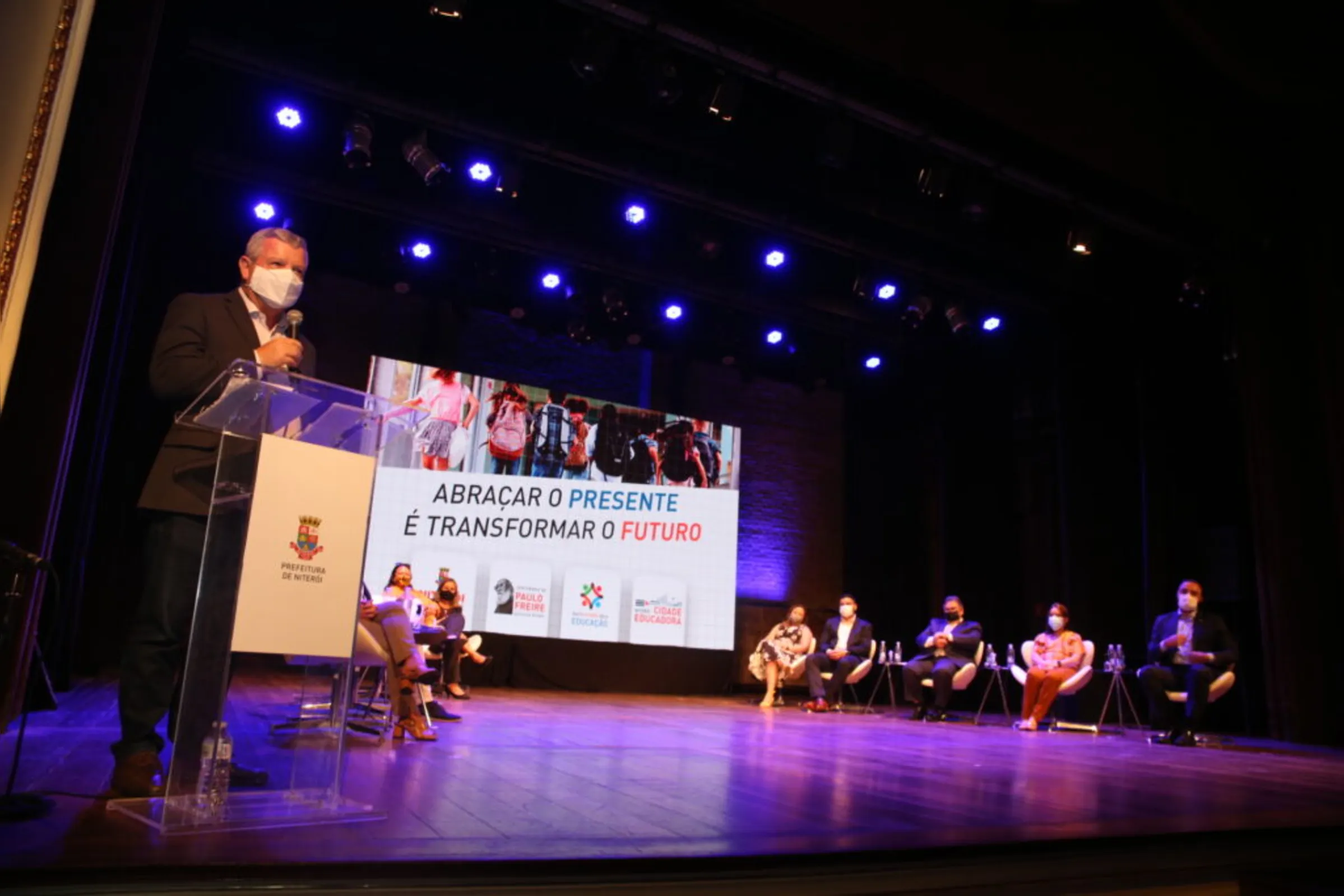 Imagem ilustrativa da imagem Prefeitura de Niterói lança pacto pela educação e programa Cidade Educadora