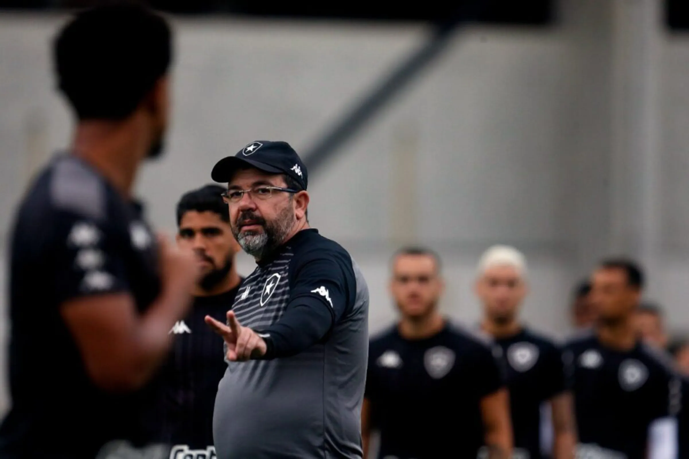 Imagem ilustrativa da imagem Botafogo reencontra Cruzeiro e Enderson Moreira projeta "confronto muito difícil"