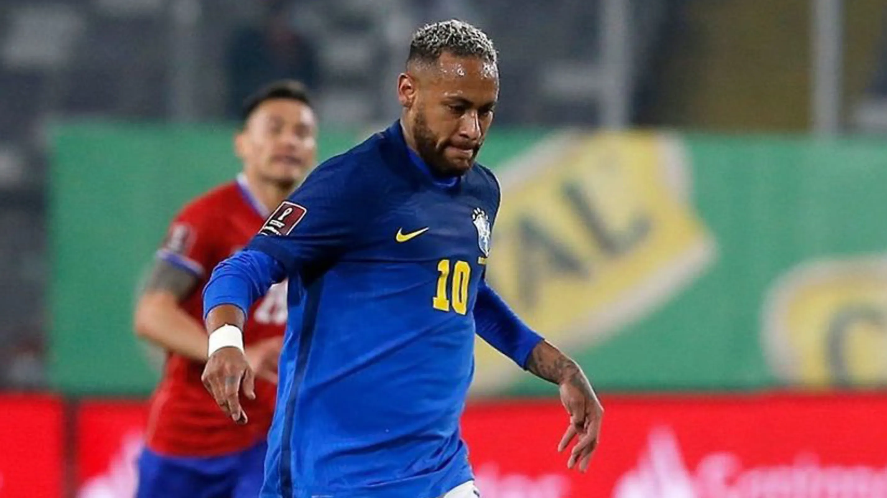 Imagem ilustrativa da imagem Neymar é criticado pela forma física após jogo contra o Chile: 'O pai tá gordo'
