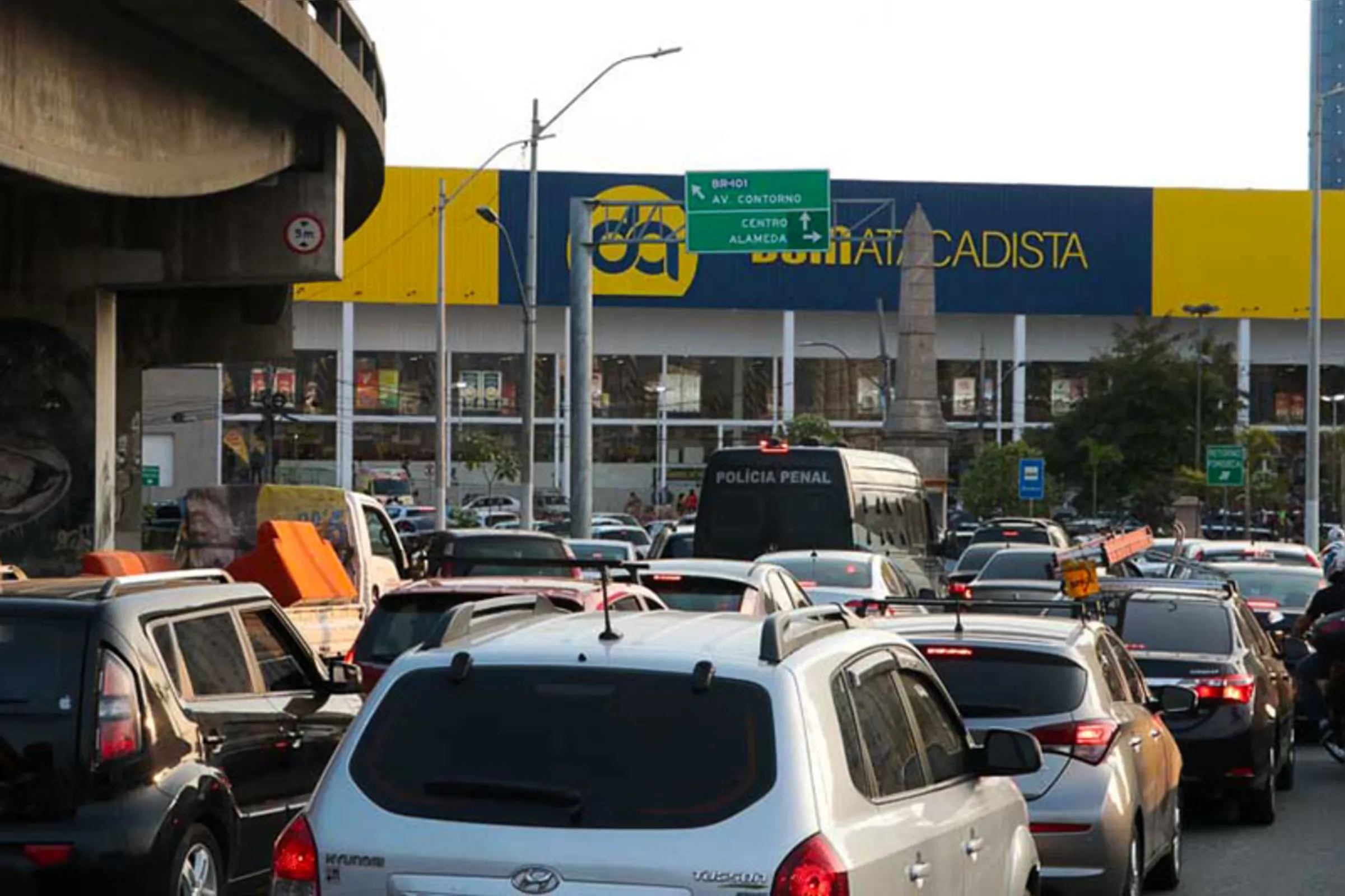 Imagem ilustrativa da imagem De portas abertas para o trânsito e com obras inacabadas em Niterói
