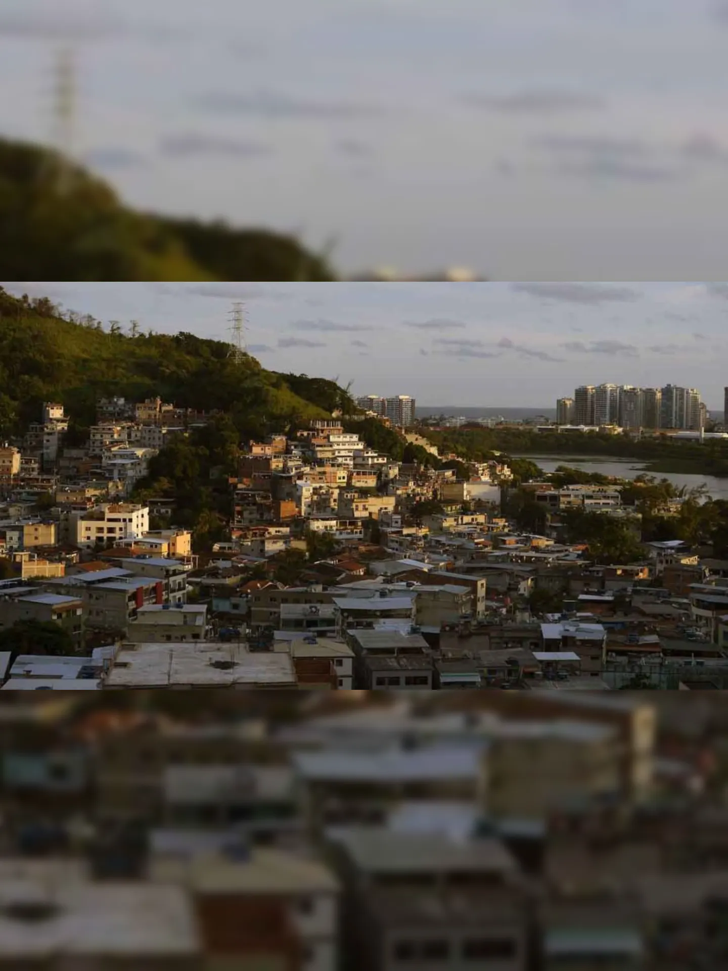 Vista da comunidade da Muzema, na zona oeste da cidade do Rio de Janeiro, onde dois prédios desabaram.