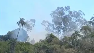 Imagem ilustrativa da imagem Incêndio atinge vegetação no Morro do Morcego, na Zona Sul de Niterói