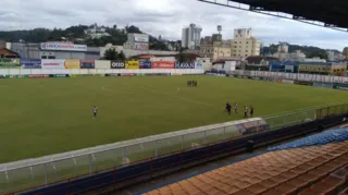 Imagem ilustrativa da imagem Vasco visita o Brusque em clima de decisão na Série B do Brasileirão