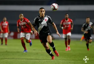 Imagem ilustrativa da imagem Vasco cede empate no fim em noite de estreias no campeonato da Série B