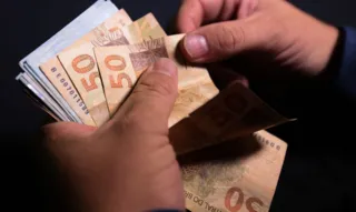Imagem ilustrativa da imagem Auxílio Brasil: decreto cria verbas para pagar R$ 400 em dezembro