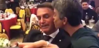 Imagem ilustrativa da imagem Marcio Garcia diz que se arrepende de beijo em Jair Bolsonaro: "Fui tirar sarro"