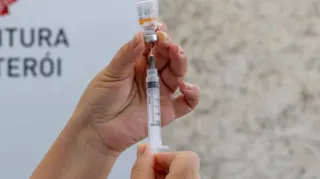 Imagem ilustrativa da imagem Niterói reduz intervalo entre doses de vacina contra Covid-19