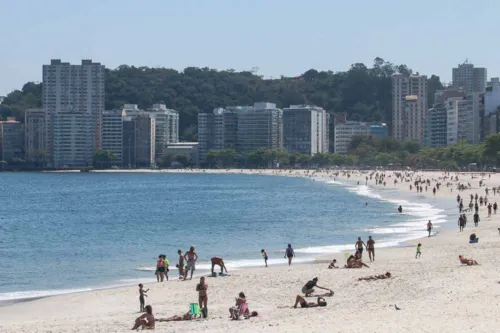 Imagem ilustrativa da imagem Domingo ensolarado e orla movimentada na Zona Sul de Niterói