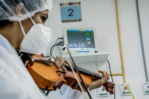 Imagem ilustrativa da imagem Arte que cura: música auxilia pacientes com Covid-19 em Itaboraí