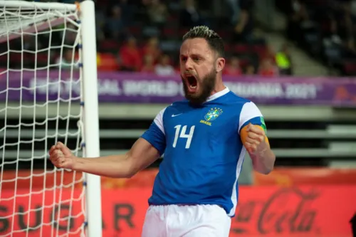 Imagem ilustrativa da imagem Seleção brasileira goleia na estreia da Copa do Mundo de Futsal