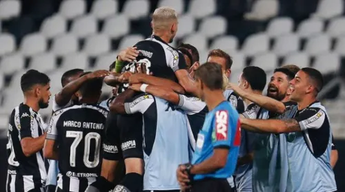 Imagem ilustrativa da imagem Após vitória contra o Sampaio Corrêa, Botafogo 'põe pé' na Série A