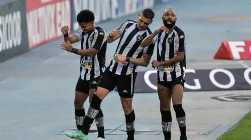 Imagem ilustrativa da imagem Botafogo atropela o Londrina, consegue goleada e assume a vice-liderança