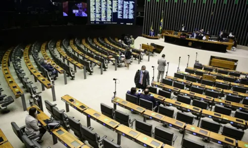 Plenário da Câmara dos Deputados durante sessão conjunta do Congresso Nacional (para deputados) destinada à deliberação dos Vetos nºs 4, 14, 18, 19, 20, 22 a 52 de 2021 e dos Projetos de Lei do Congresso Nacional n°s 12, 13 e 15 de 2021.

Em discurso, à tribuna, deputado Hildo Rocha (MDB-MA).

Mesa:
vice-presidente da Câmara dos Deputados, deputado Marcelo Ramos (PL-AM);
secretário-geral da Mesa do Senado, Gustavo A. Sabóia Vieira.

Foto: Pedro França/Agência Senado