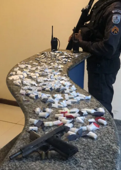 Imagem ilustrativa da imagem Menores apreendidos com drogas e armas em Niterói