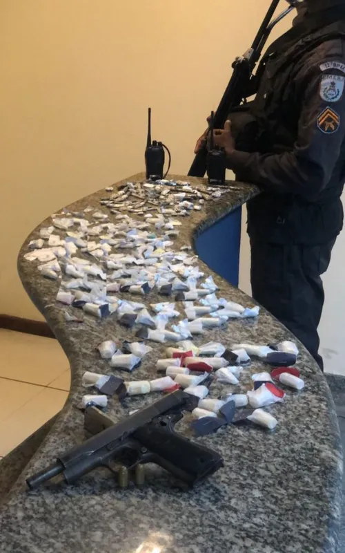 Imagem ilustrativa da imagem Menores apreendidos com drogas e armas em Niterói