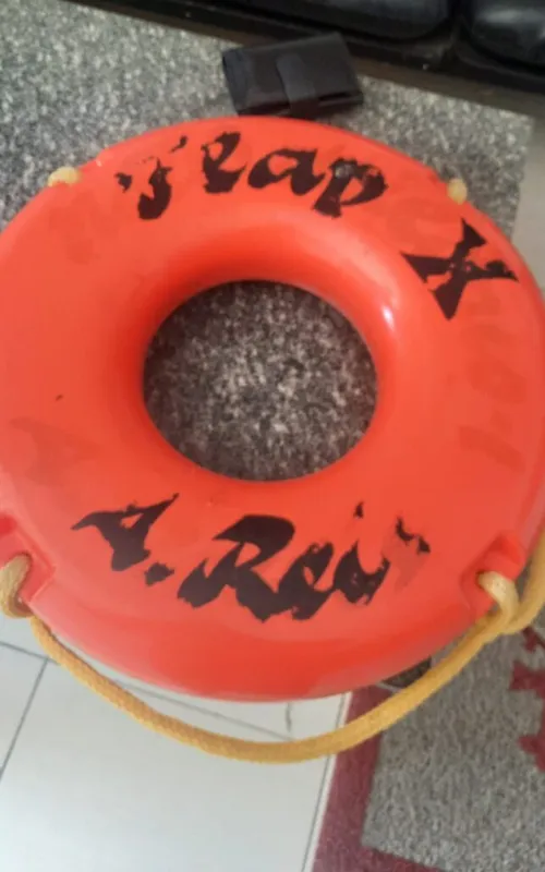 Imagem ilustrativa da imagem Boia encontrada pode ser do barco do casal que sumiu em Angra