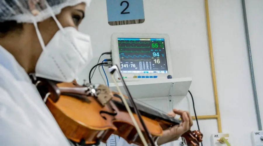 Imagem ilustrativa da imagem Arte que cura: música auxilia pacientes com Covid-19 em Itaboraí