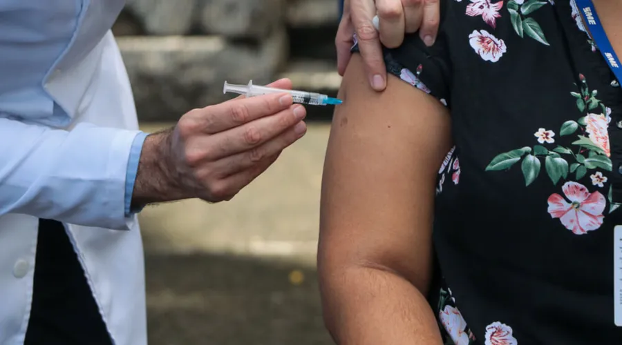 Imagem ilustrativa da imagem Prefeitura do Rio mantém vacina contra Covid-19 nesta segunda