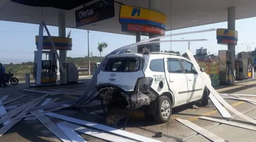 Imagem ilustrativa da imagem Carro explode em posto de combustíveis na BR-101, em Itaboraí