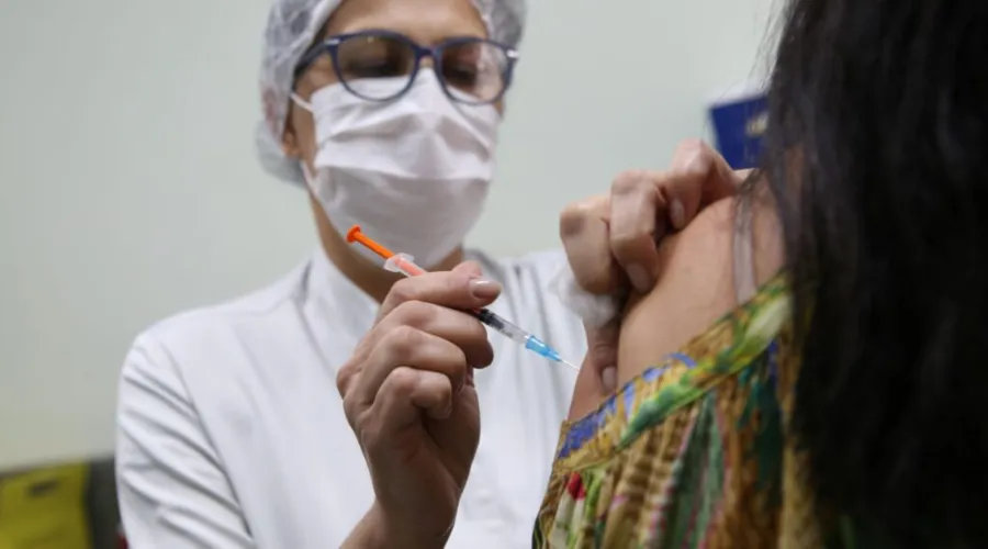Imagem ilustrativa da imagem Niterói ultrapassa marca de 70% dos adultos vacinados com duas doses