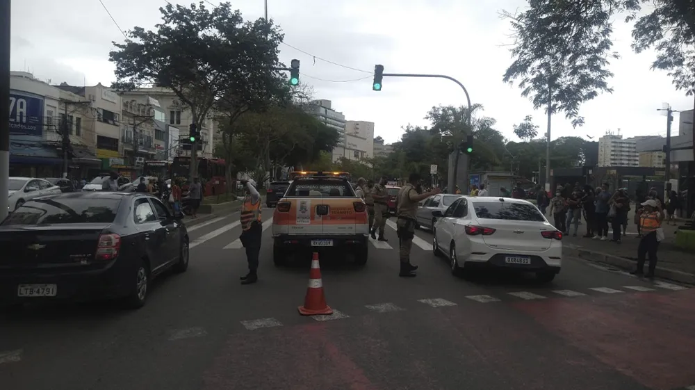 Imagem ilustrativa da imagem Atropelamento de pedestre interdita via no Centro de Niterói nesta segunda