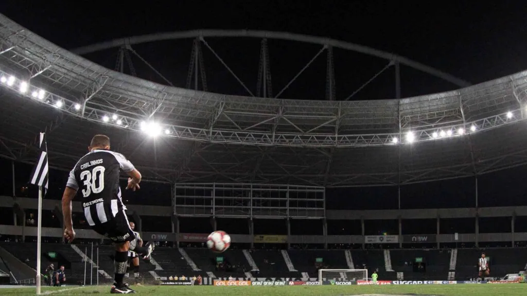 Imagem ilustrativa da imagem Botafogo encara confronto direto em jogo-chave para a volta à Série A