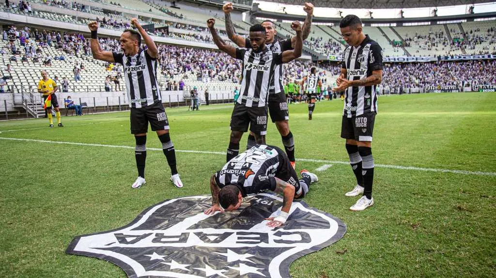 Imagem ilustrativa da imagem Com um a mais desde o primeiro tempo, Fluminense é derrotado pelo Ceará