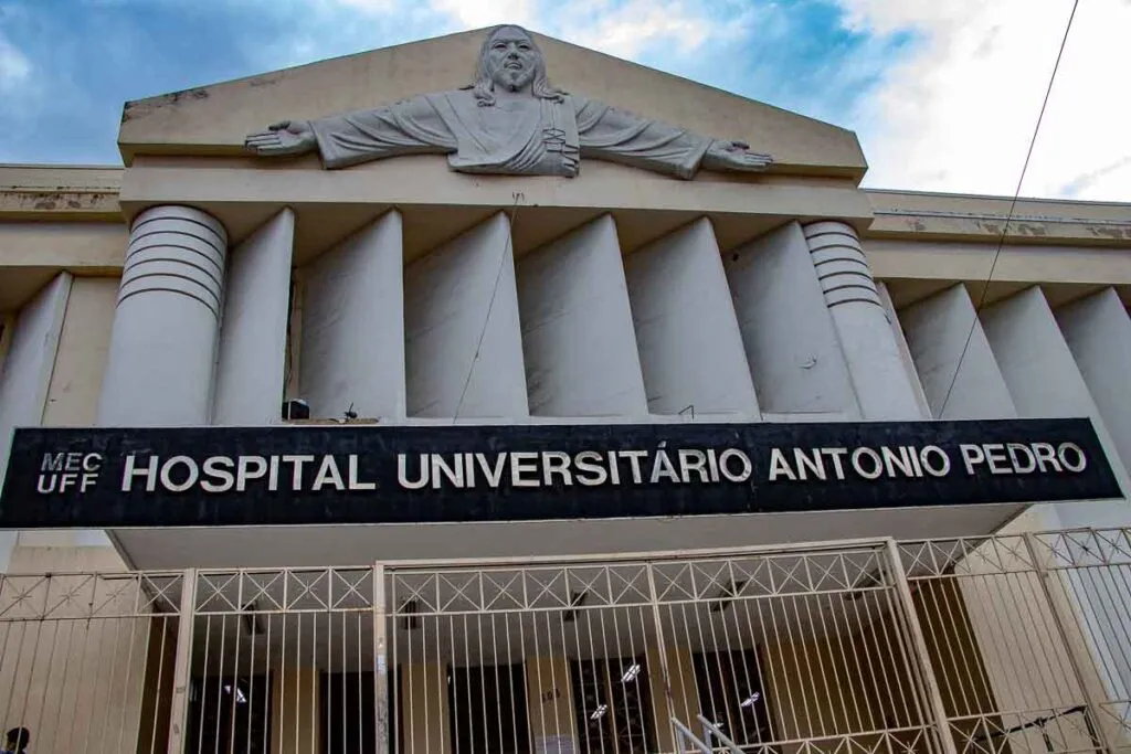 Imagem ilustrativa da imagem UFF e Prefeitura de Niterói inauguram laboratório no Hospital Universitário Antônio Pedro