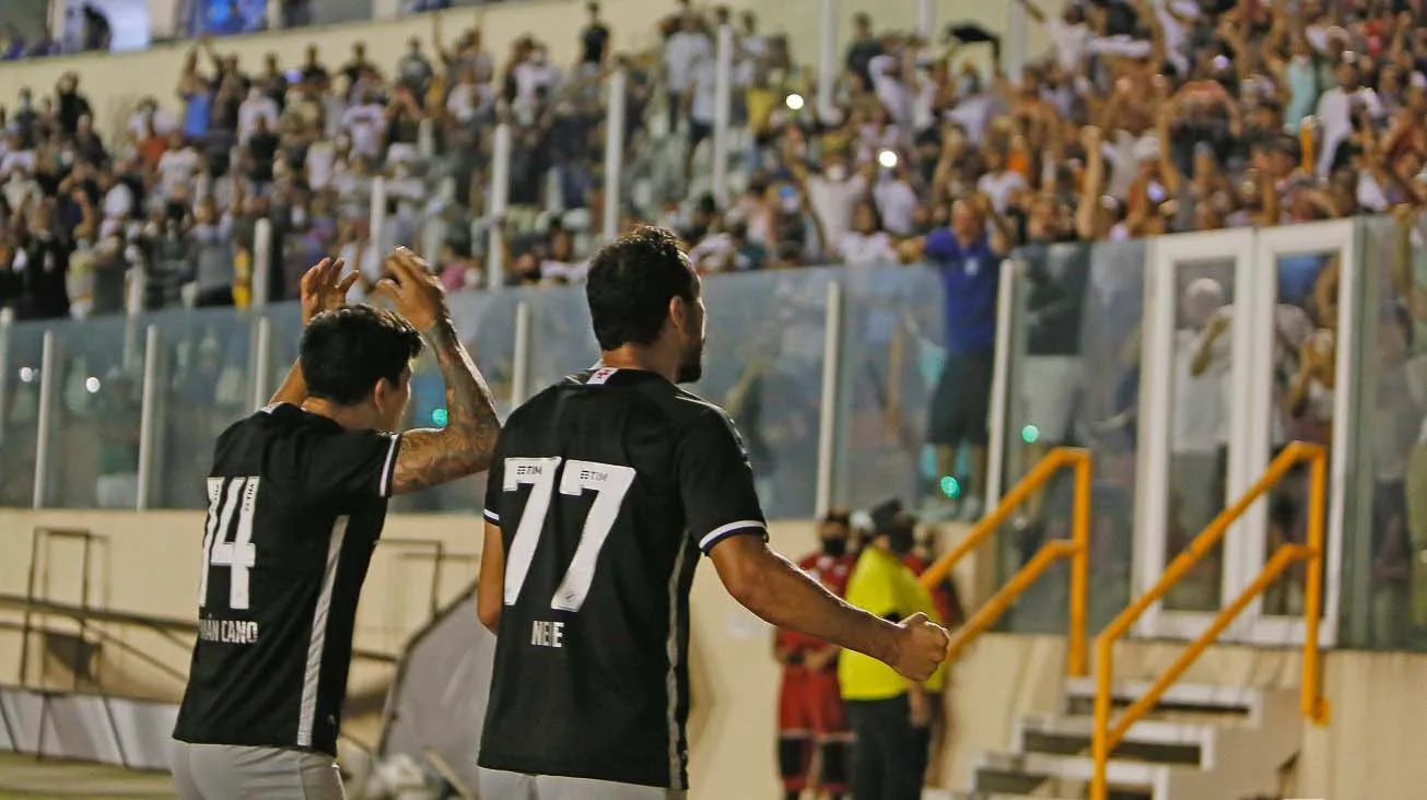 Imagem ilustrativa da imagem Vasco chega a 14% de chances de acesso após três vitórias seguidas; Botafogo cai 23%