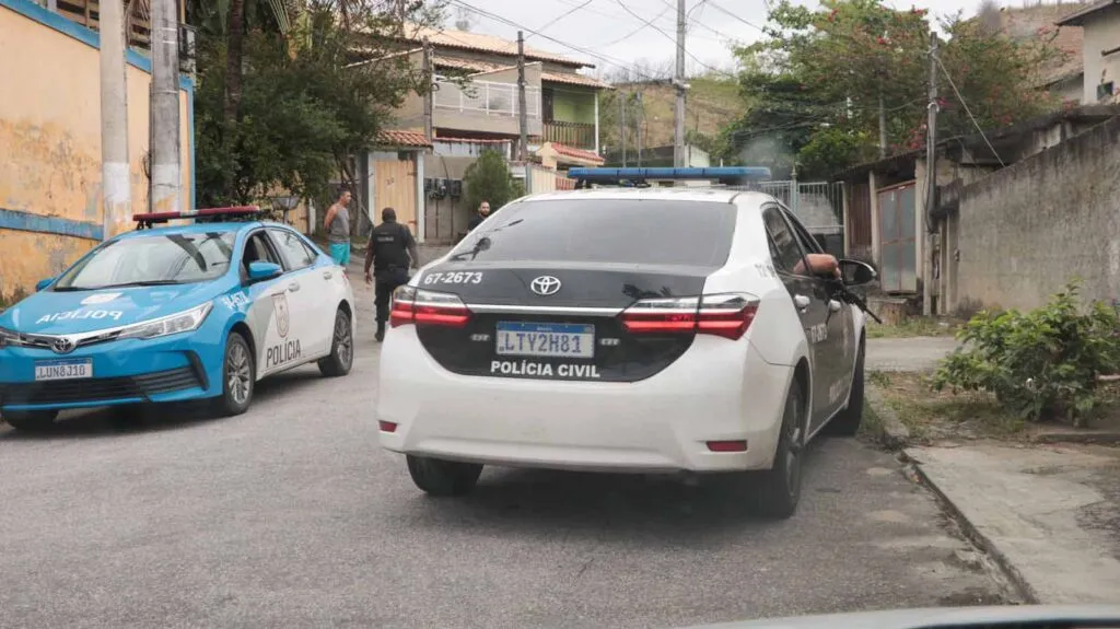 Imagem ilustrativa da imagem Dupla é presa após policial reagir a assalto em São Gonçalo