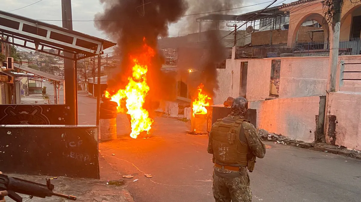 Imagem ilustrativa da imagem Cinturão da polícia combate guerra de facções no Rio