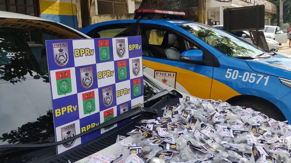 Imagem ilustrativa da imagem Polícia intercepta carro com drogas em rota de tráfico na Via Lagos